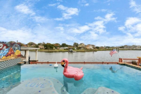Holiday Waterfront NASA KingBd Pool and Jacuzzi GmRM